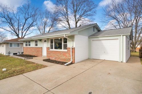 2 Mary Rose Ct, Hazelwood, MO 63042-2106