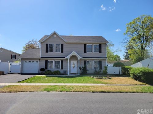 4 Kenmore Rd, Edison, NJ 08817-4010