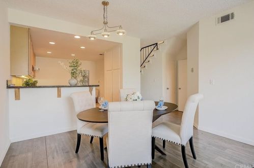 6801 Mammoth Ave, Van Nuys, CA 91405-4170