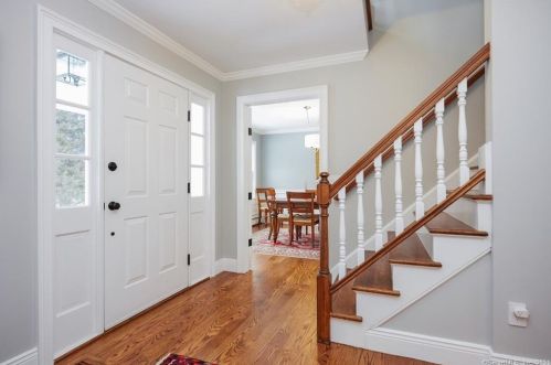 5 Holly Pl, Wilton CT  06897-3908 exterior