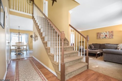 9 Country Meadow Rd, Hackettstown, NJ 07840-5207