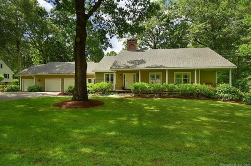 48 Box Mountain Dr, Vernon, CT 06066-6305