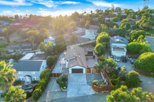 252 Plumosa Ave, Vista CA  92083-8022 exterior