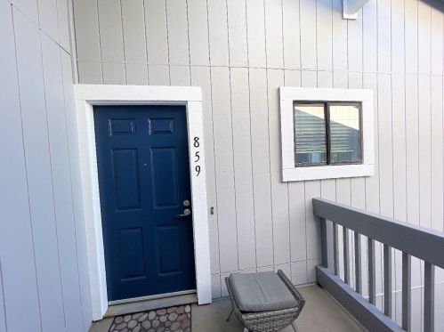 859 Cherry Creek Cir, San Jose, CA 95126-3875