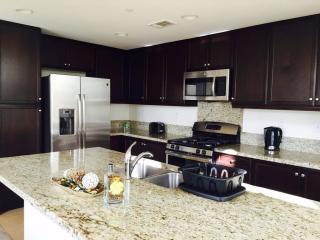 39 Waldorf, Irvine CA  92612-1066 exterior