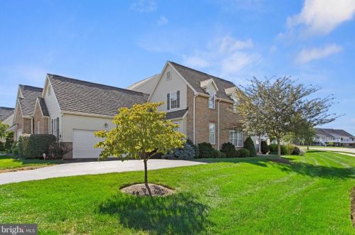 1100 Turnberry Ln, York, PA 17403-9115
