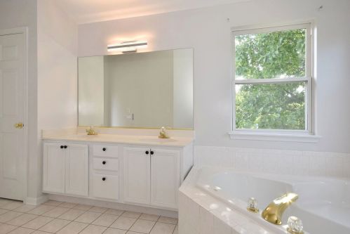 364 Messenger Cir, North Aurora IL  60542-1805 exterior