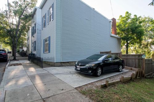 323 Emming St, Cincinnati, OH 45219-1418