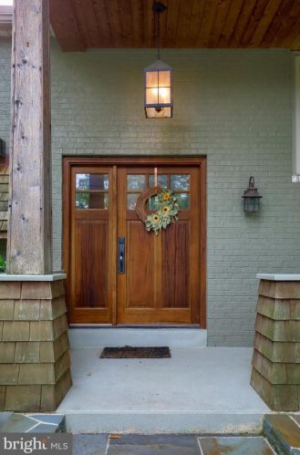 4134 Robinhood Dr, York, PA 17408-9421