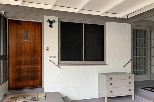 1219 Rycroft St, Honolulu, HI 96814-2946