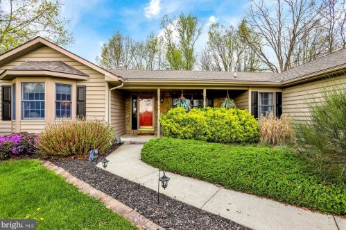 254 Stonehouse Rd, Carlisle, PA 17015-9429