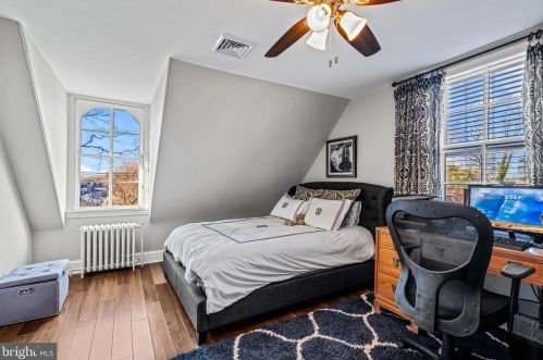 114 Kings Hwy, Tavistock NJ 08033-1981 exterior