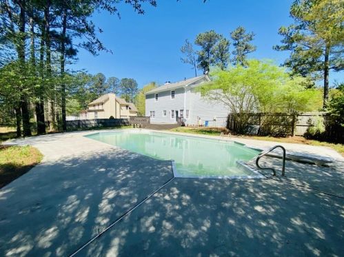 571 Country Lake Dr, Hampton, GA 30228-2603