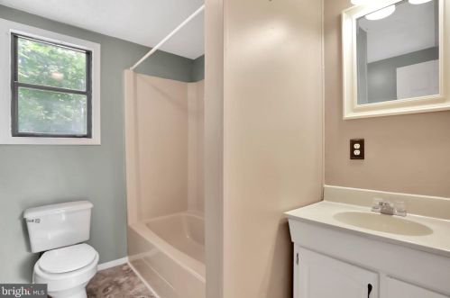 112 Algonquin Trl, Hedgesville WV  25427-5568 exterior