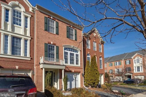 1039 Hotchkiss Pl, Fredericksburg, VA 22401-8404
