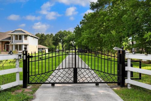 4509 Arnold Dr, Pearland, TX 77584-8927