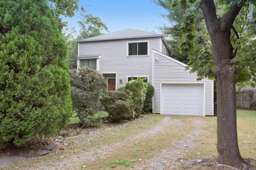 5 Dry Hill Ct, Norwalk, CT 06851-4004
