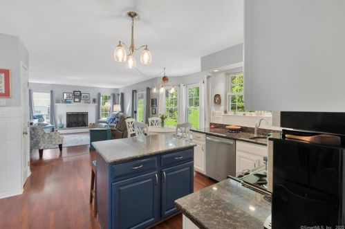 70 Kenmore Ave, Waterbury, CT 06708-1845