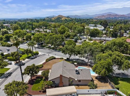 5550 Gloucester Way, Riverside CA  92506-3425 exterior