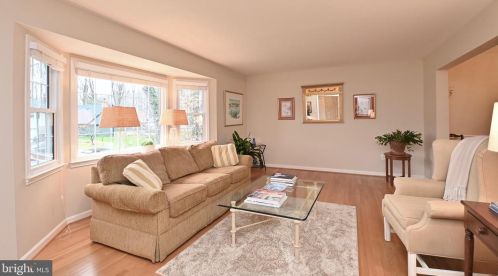 7724 Carrleigh Pkwy, Springfield VA  22152-1307 exterior