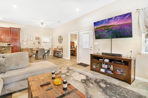 303 Walnut St, Whitewright TX 75491-2243 exterior