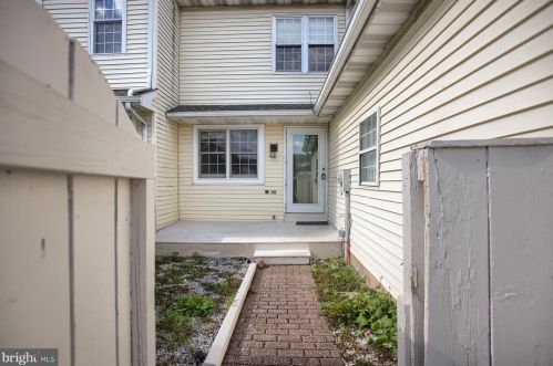 31 Spring Walk Ct, Lancaster, PA 17601-1735
