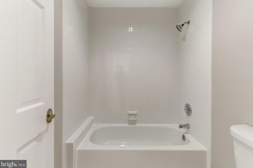 6125 Wooded Run Dr, Columbia MD 21044-3800 exterior