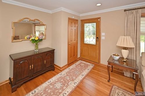 323 Willow Ct, Ridgewood, NJ 07450-5205