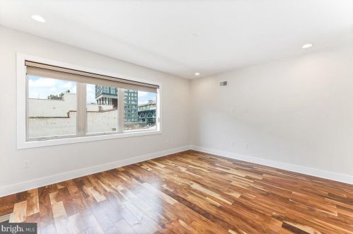 154 Front St, Philadelphia PA  19106-0020 exterior