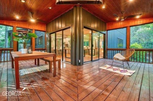 620 Colebrook Ct, Atlanta GA  30327-4710 exterior