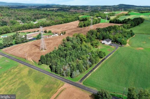 145 Speicher Rd, New Schaefferstown, PA 19506-8904