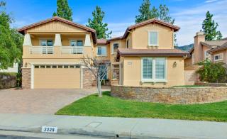 2229 Saratoga Ln, Glendora, CA 91741-4608
