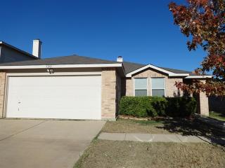 5201 Prestwick Dr, Fort Worth TX  76135-1424 exterior