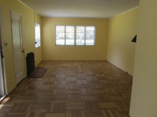 5176 Village Grn, Los Angeles, CA 90016-5206
