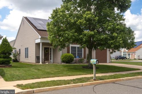 1 Sunnyside Cir, Columbus, NJ 08022-1108