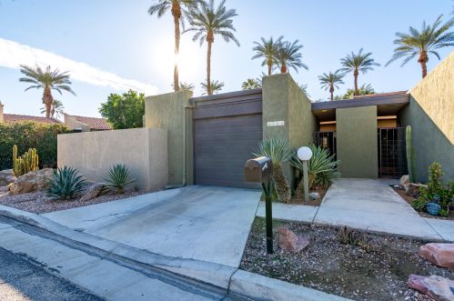 5763 Palm Oasis St, Palm Springs, CA 92264-6430