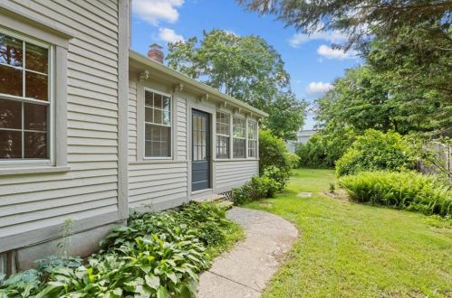 95 West St, Warwick, RI 02886-1246