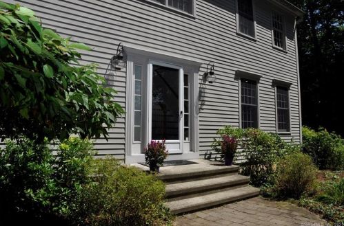 20 Roxbury Rd, Woodbury, CT 06798-3130