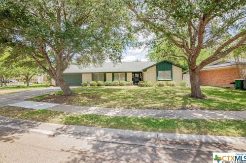1706 College Dr, Victoria, TX 77901-4268