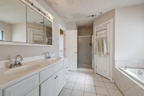 3101 Glenview, Carrollton TX 75007-2714 exterior