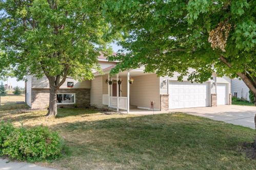 107 17th Street Ct, Sauk Rapids, MN 56379-2754