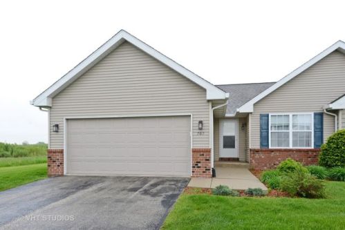 702 Anjali Ct, Sycamore, IL 60178-9002