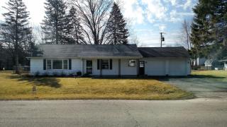 150 Thomas Dr, Sycamore, IL 60178-1123