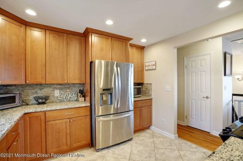 46 Walnut Ave, Tinton Falls NJ 07701-6146 exterior