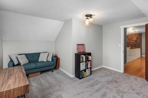 1 Yellow Yellow Cir, Middletown CT  06457-4929 exterior