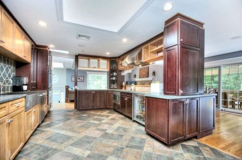 17 Morand Ln, Wilton CT  06897-4112 exterior