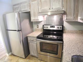 64 Colony Park Dr, Savannah GA  31406-3715 exterior