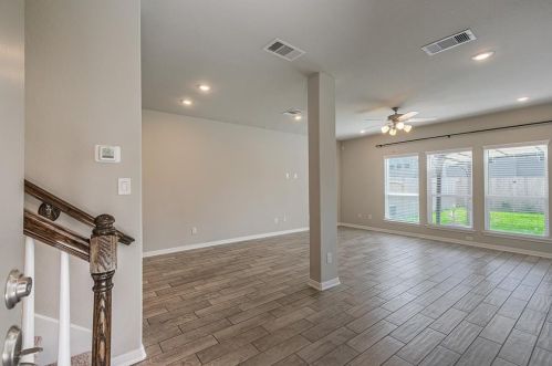 523 6th St, Morgans Point TX  77571-4910 exterior