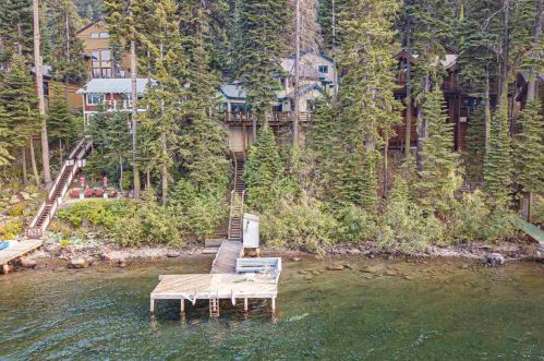14270 Shore Dr, Truckee CA  96161-3430 exterior