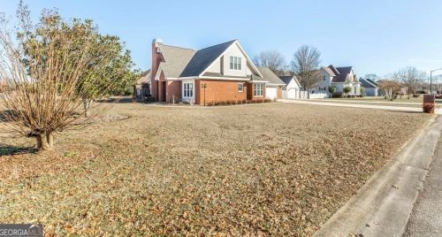 218 Twelve Oaks Dr, Warner Robins, GA 31088-2547